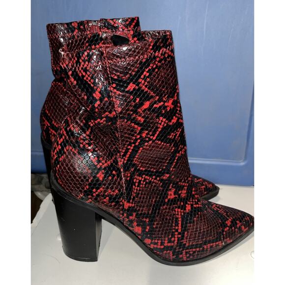 Womens Size 7 Kady Red Ankle Snake Skin Faux Leather Boots Pointy Toe Fashonnova - Picture 3 of 12